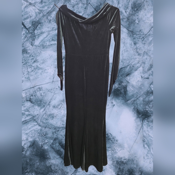 Black Dress - Picture 2 of 3